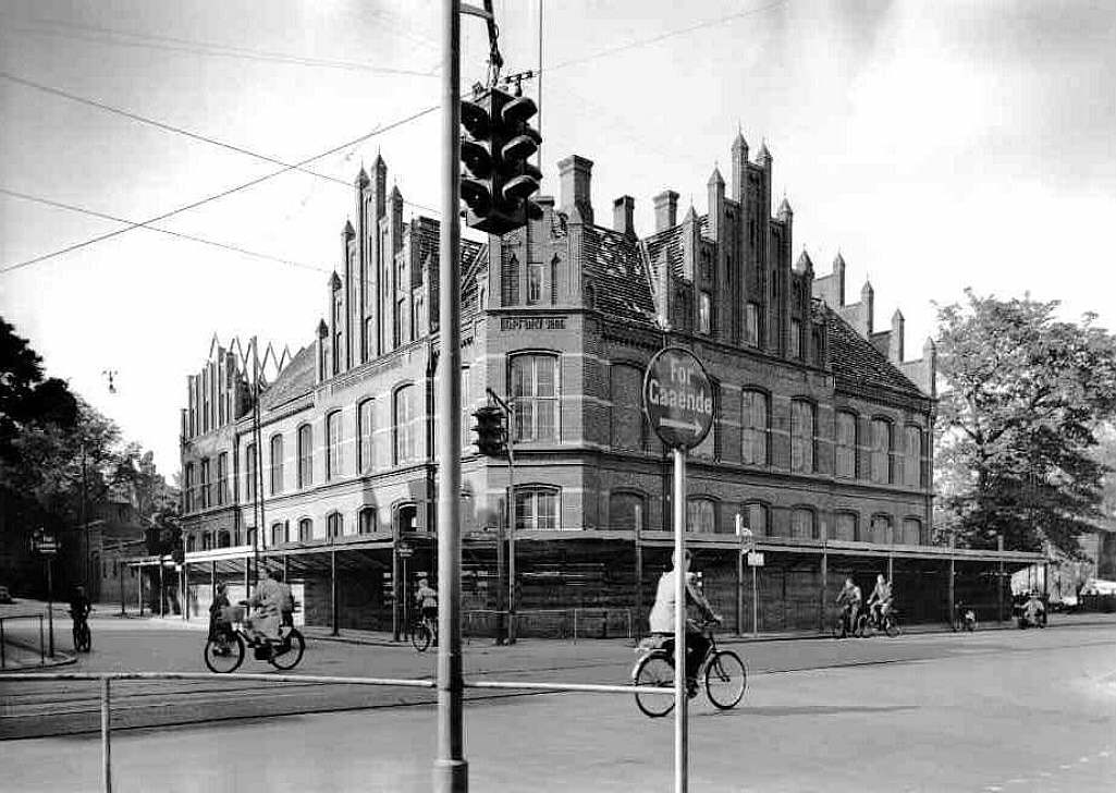 rederiksberg Gamle Rådhus på hjørnet af Falkoner Alle og Howitzvej inden nedrivningen  ca. 1953