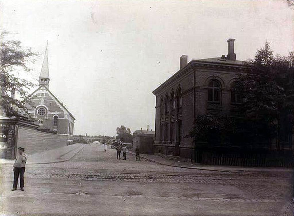 Sankt Lukas Kirke i 1896, set fra Falkoner Alle mod øst